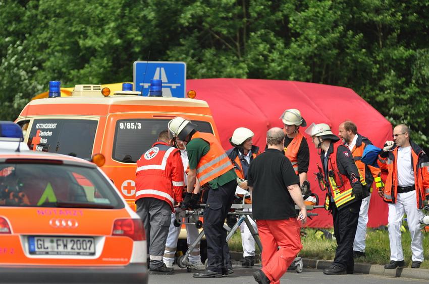 Schwerer Unfall mit Reisebus Lohmar Donrather Dreieck P149.JPG